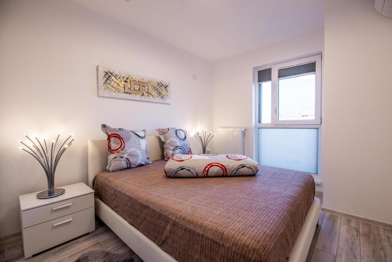 Luxury Westpark 2 Presidentialsuite With Lake View W4 Bukarest Kültér fotó