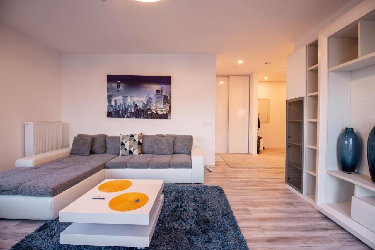 Luxury Westpark 2 Presidentialsuite With Lake View W4 Bukarest Kültér fotó