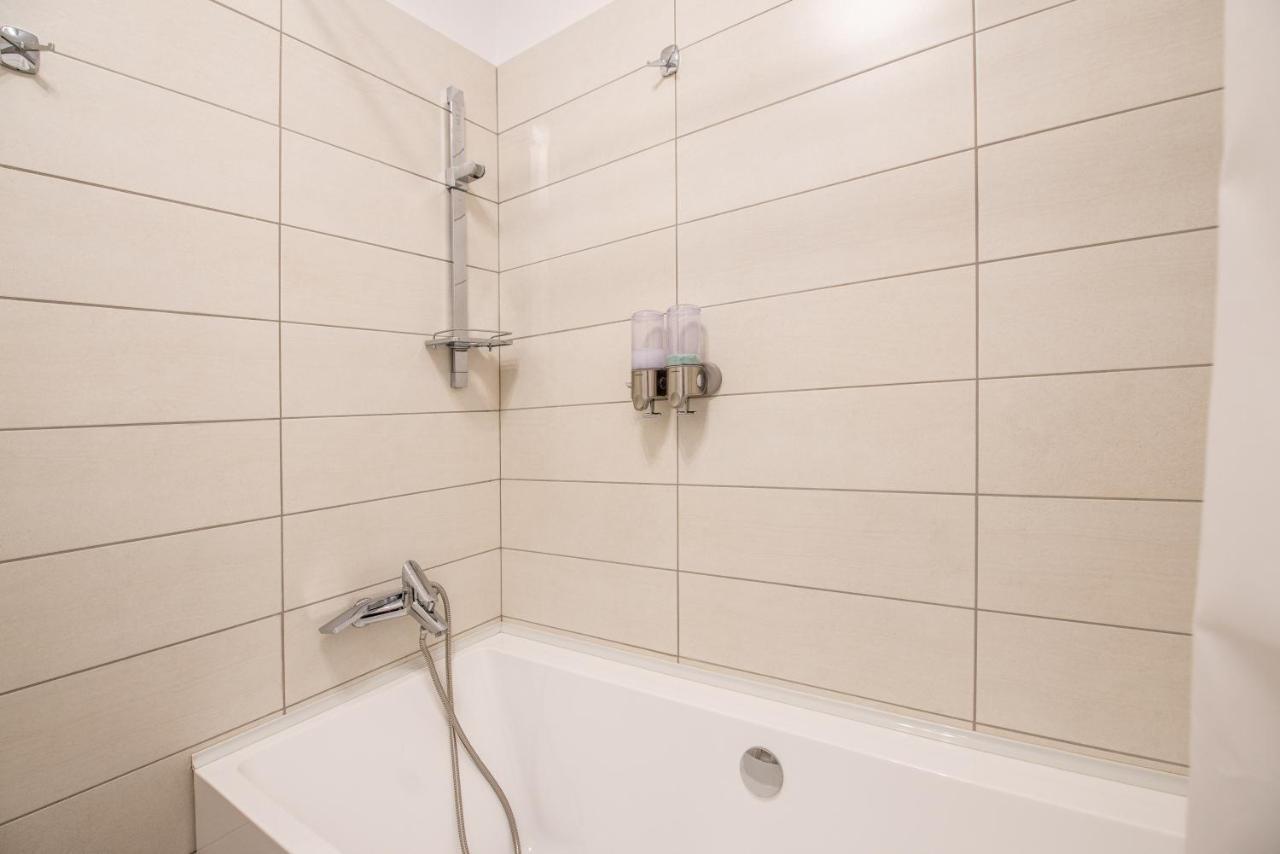 Luxury Westpark 2 Presidentialsuite With Lake View W4 Bukarest Kültér fotó