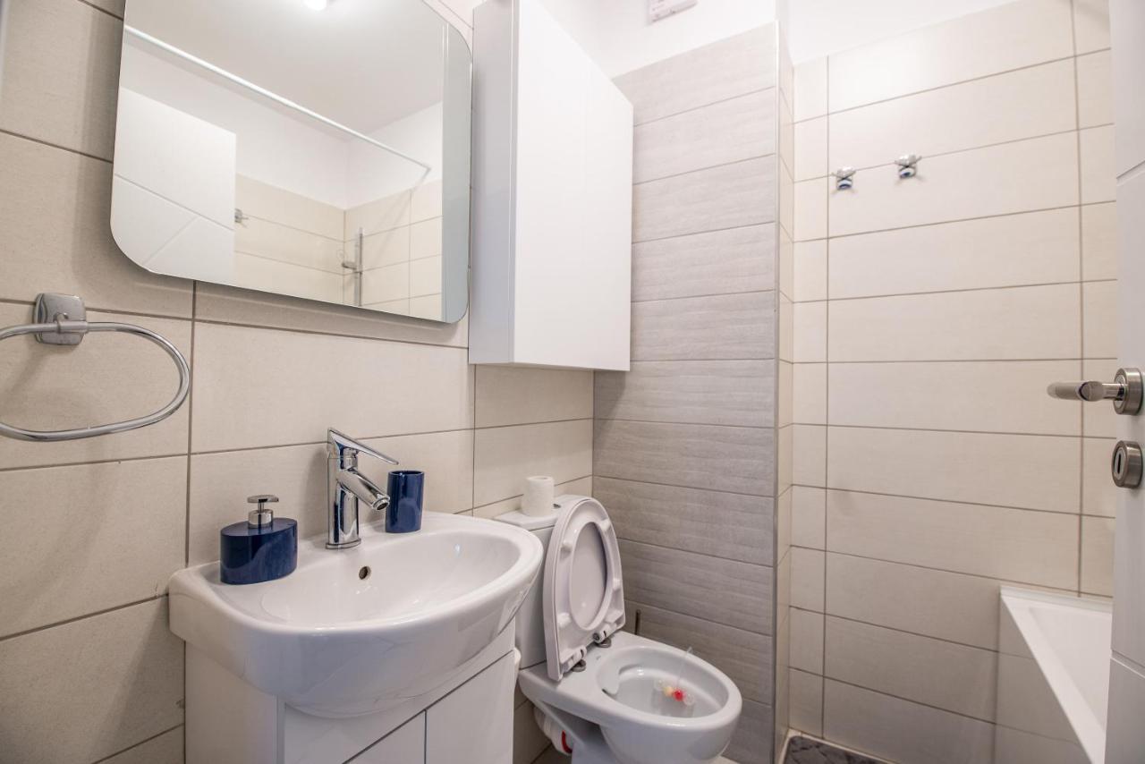 Luxury Westpark 2 Presidentialsuite With Lake View W4 Bukarest Kültér fotó